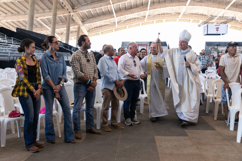 Missa campal reúne caminhoneiros e marca momento de fé no Mato Grosso AgroFestival