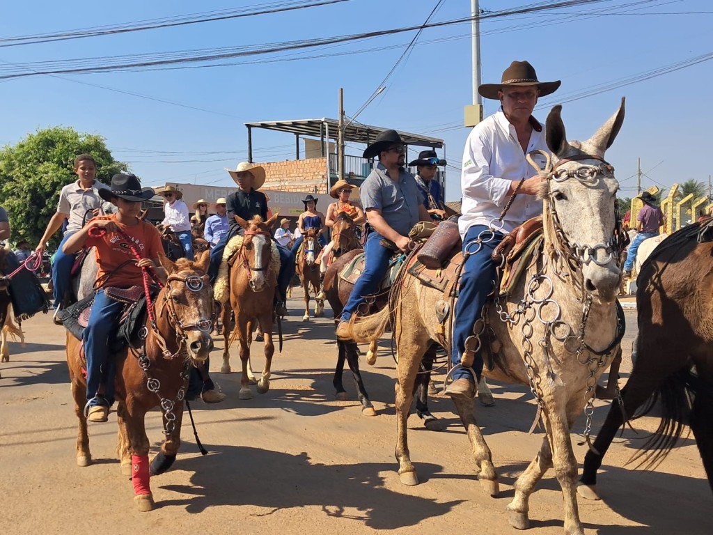 Cavalgada da Expo Primavera reúne tradição, cultura e comitivas de toda a região