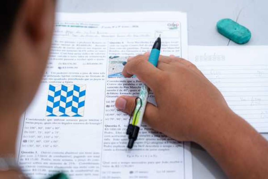 Alunos das escolas municipais participam da segunda fase da VI Olimpíada de Matemática