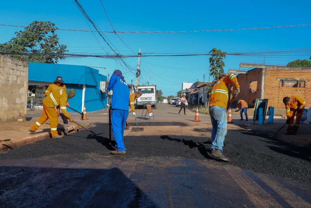 Viação e Obras reforça manutenção de ruas e drenagem em nove bairros de Várzea Grande