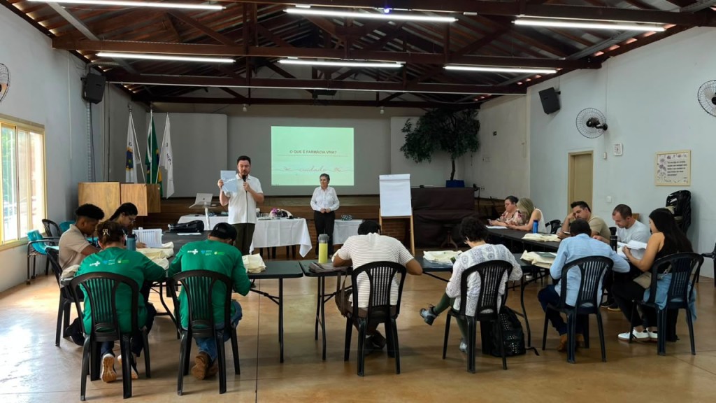 Primavera do Leste participa de capacitação nacional para fortalecer implantação da Farmácia Viva