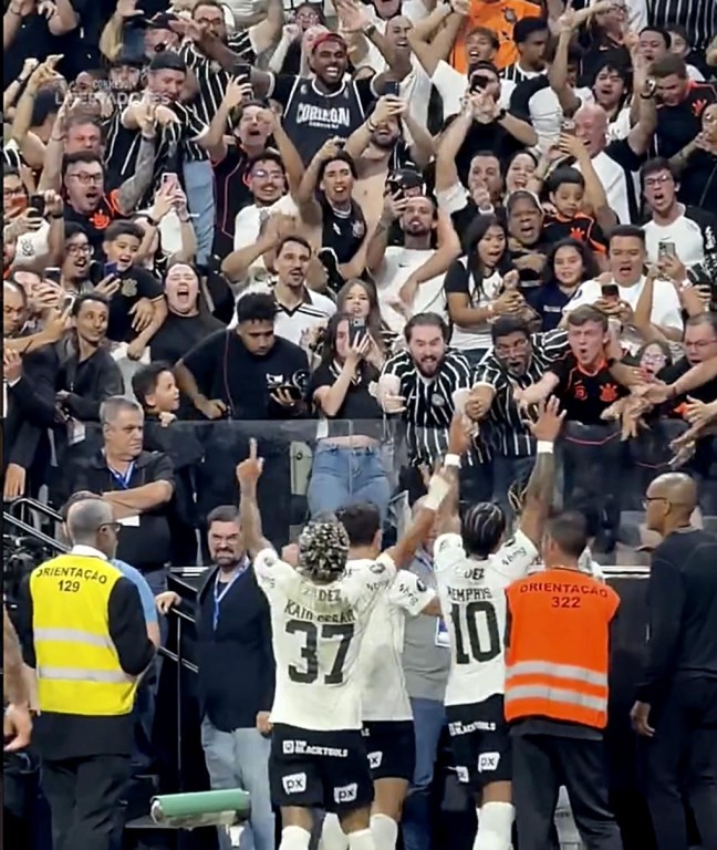 Corinthians vence Rosario Central e avança às quartas da Libertadores