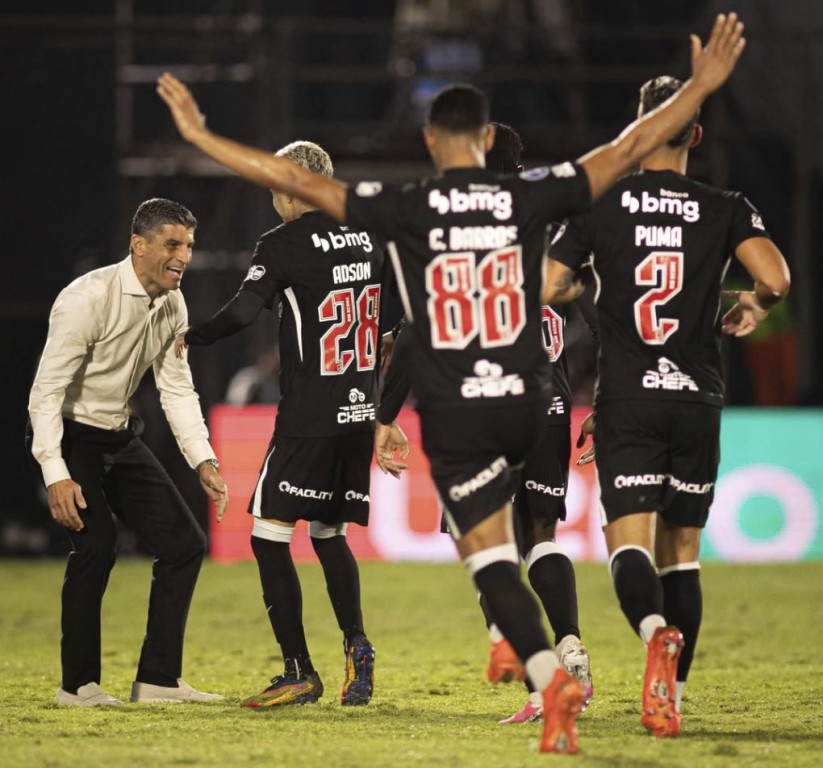 Vasco goleia Olimpia no Paraguai e avança às quartas de final da Sul-Americana