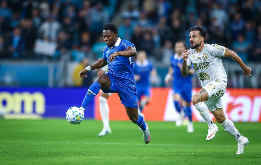 Grêmio vence a Chapecoense na Arena e se afasta da zona de rebaixamento