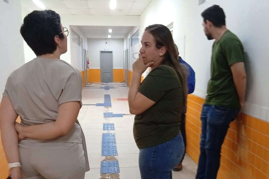 Secretária de Educação visita unidades escolares e acompanha andamento de obras e serviços