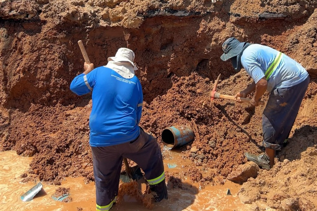 Moradora celebra obra de drenagem que busca reduzir alagamentos no bairro Joaquim Curvo