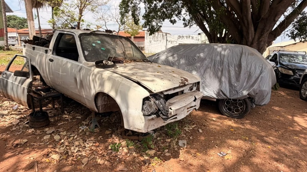 Prefeitura de Cuiabá orienta sobre liberação de vias ocupadas por veículos abandonados