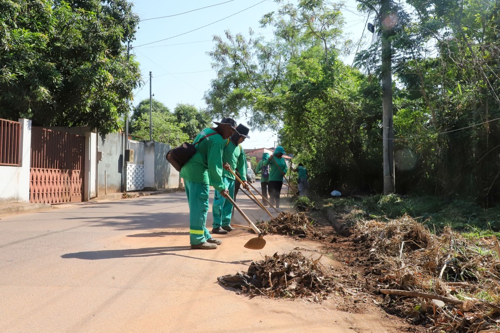 Prefeitura reforça zeladoria e mobilidade urbana em vários bairros nesta segunda-feira (21)