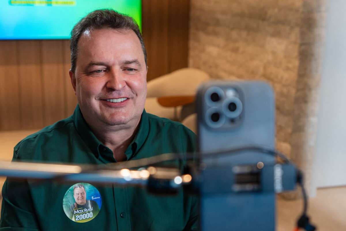 Na reta final, Max reúne milhares de pessoas em ‘live’