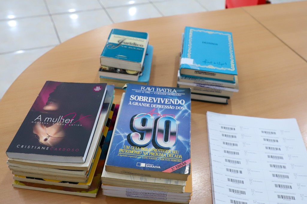 Biblioteca Laurinda Coelho recebe doações e oferece empréstimo gratuito de livros à população