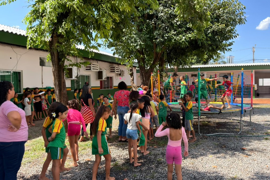 EMEB Emanuel Benedito de Arruda celebra Dia das Crianças com brinquedos e muita diversão