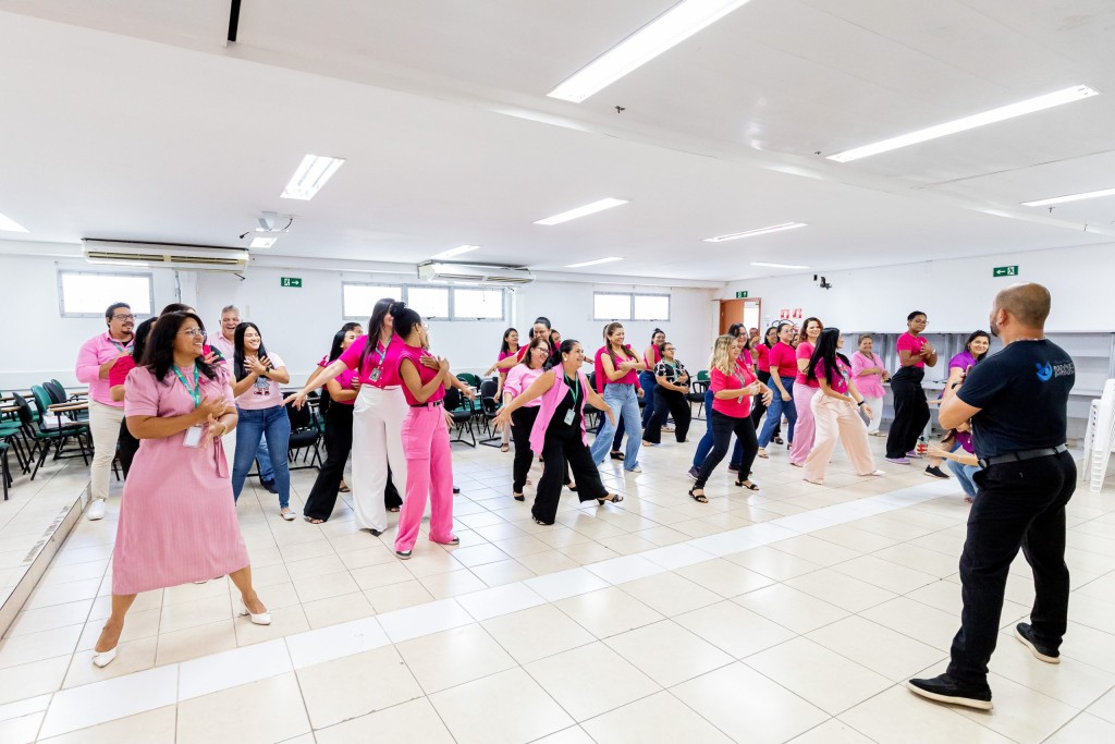Prefeitura de Cuiabá une dança e conscientização sobre o câncer de mama