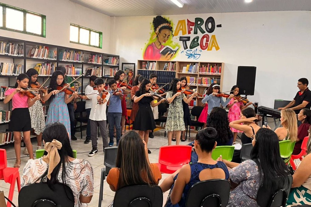 Da timidez à publicação: jovem escritora de Várzea Grande transforma desafios em livro