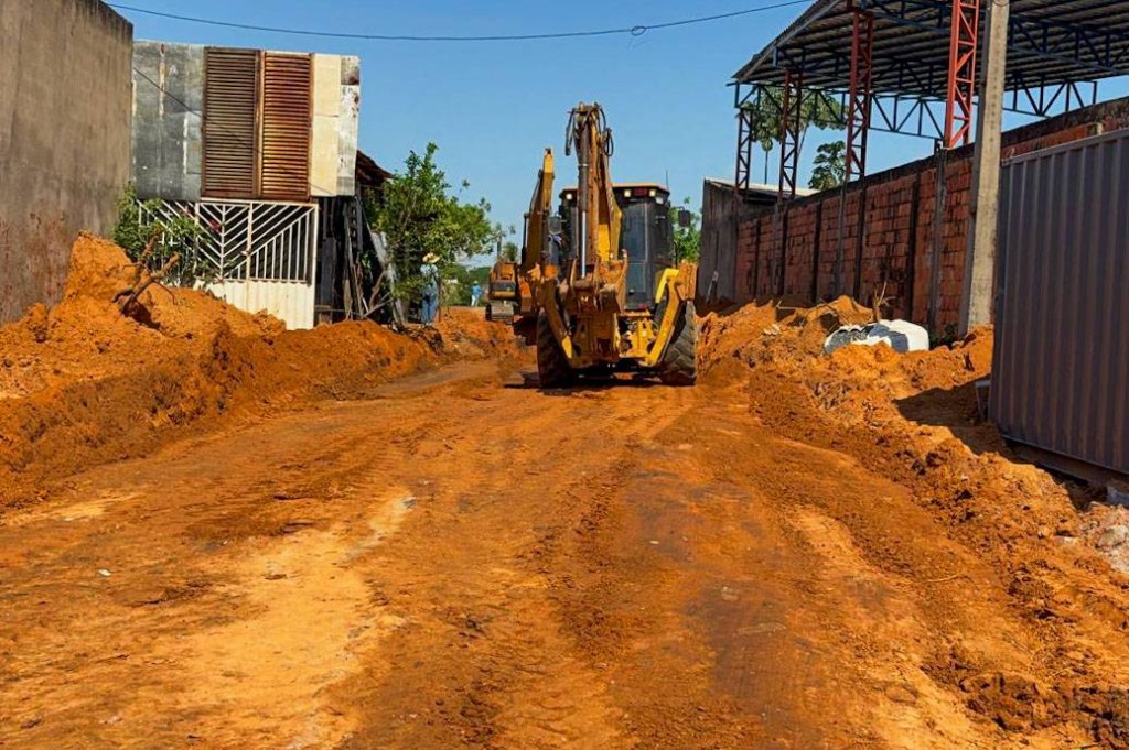 Prefeitura de Várzea Grande executa obras de drenagem e pavimentação no bairro Joaquim Curvo