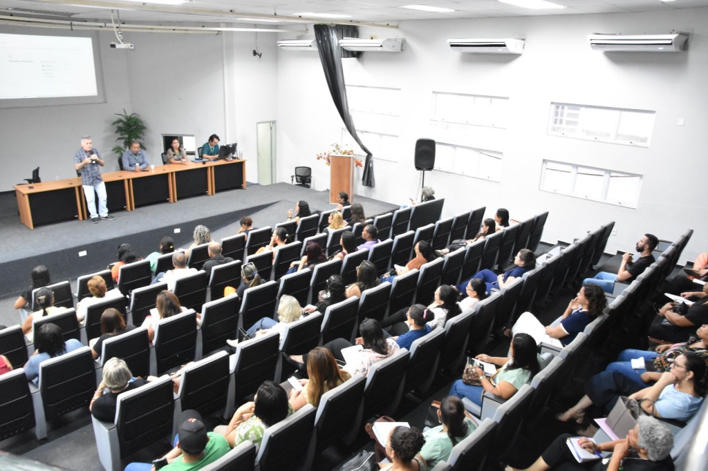 Educação capacita diretores escolares para aprimorar prestação de contas em Cuiabá