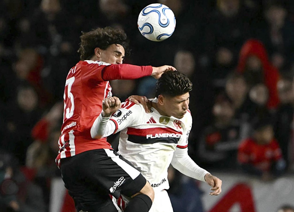 Flamengo empata com Estudiantes e decide vaga na final da Libertadores no Maracanã