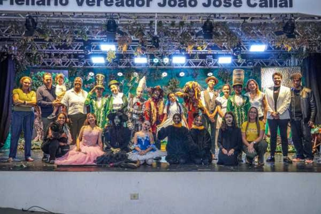 "O Mágico de Oz" valoriza artistas locais e aproxima comunidade da cultura em Lucas do Rio Verde