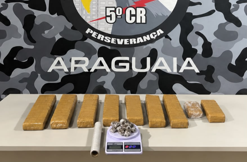 Força Tática prende mulher e apreende dois adolescentes com tabletes de maconha
