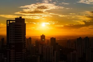 Com calor intenso, Defesa Civil orienta pais a redobrarem cuidados com crianças e bebês
