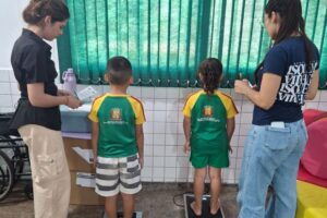 EMEB Ary Leite de Campos recebe acadêmicos de Medicina para acompanhar a saúde dos alunos