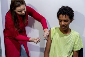 Cuiabá oferece 18 tipos de vacinas para crianças e supera 185 mil doses aplicadas