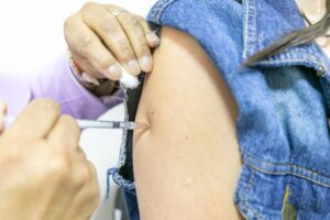 Cuiabá oferece vacina contra influenza em 72 unidades e registra 2,8 mil casos em 2026