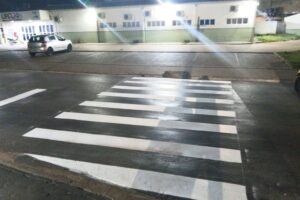 Prefeitura reforça sinalização viária em avenidas e ruas de Várzea Grande
