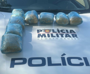 Polícias Militares de MT e Goiás prendem mulher e apreendem 25 quilos de skank em rodovia