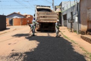 Prefeitura amplia obras de drenagem e recuperação de vias em Várzea Grande