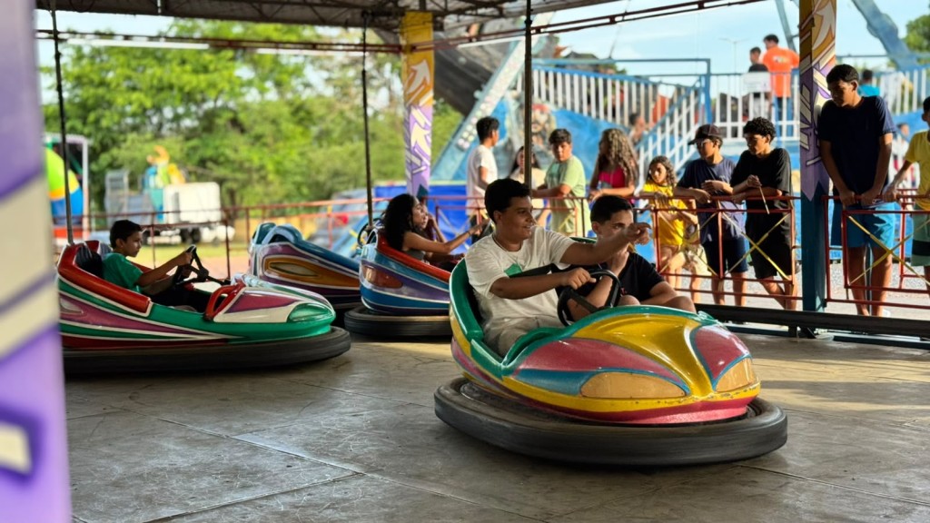 Prefeitura reúne crianças e adolescentes dos Cras em tarde de diversão no Parque Tia Nair
