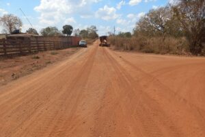 Estradas de acesso às comunidades Sadia I e III recebem melhorias para facilitar transporte escolar