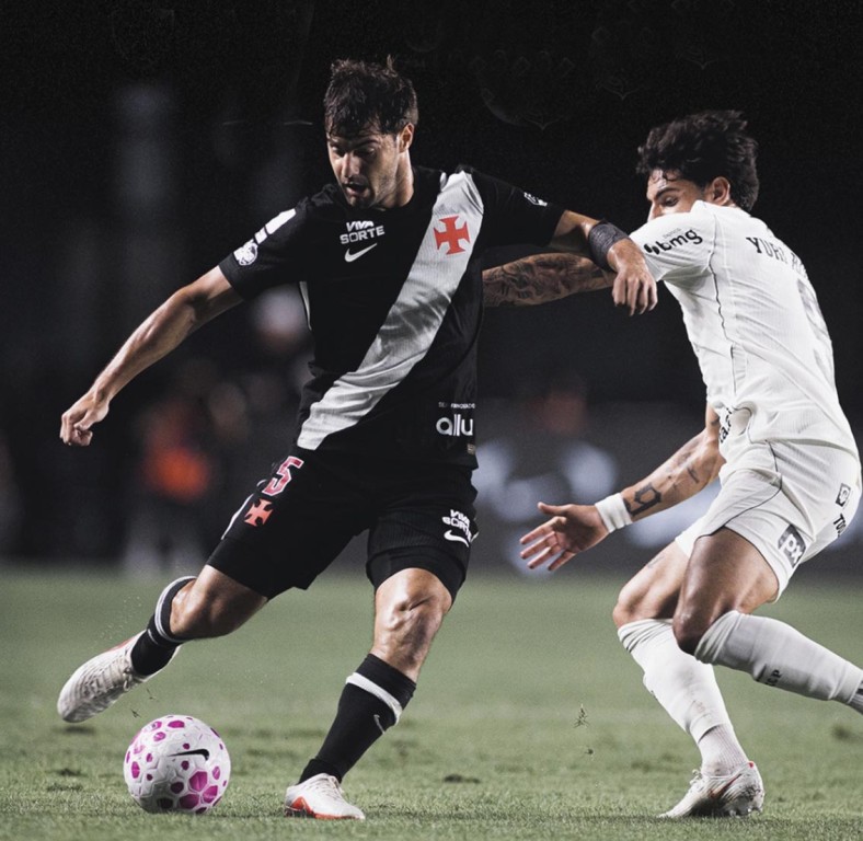 Corinthians sofre virada do Vasco nos minutos finais e cai para a zona de rebaixamento na estreia de Seedorf